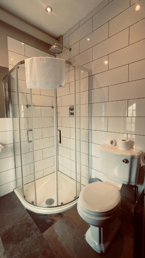 The Italian Greyhound Hotel Great Glen Екстериор снимка