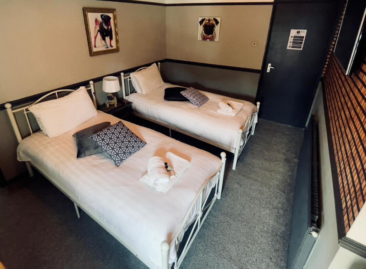 The Italian Greyhound Hotel Great Glen Екстериор снимка