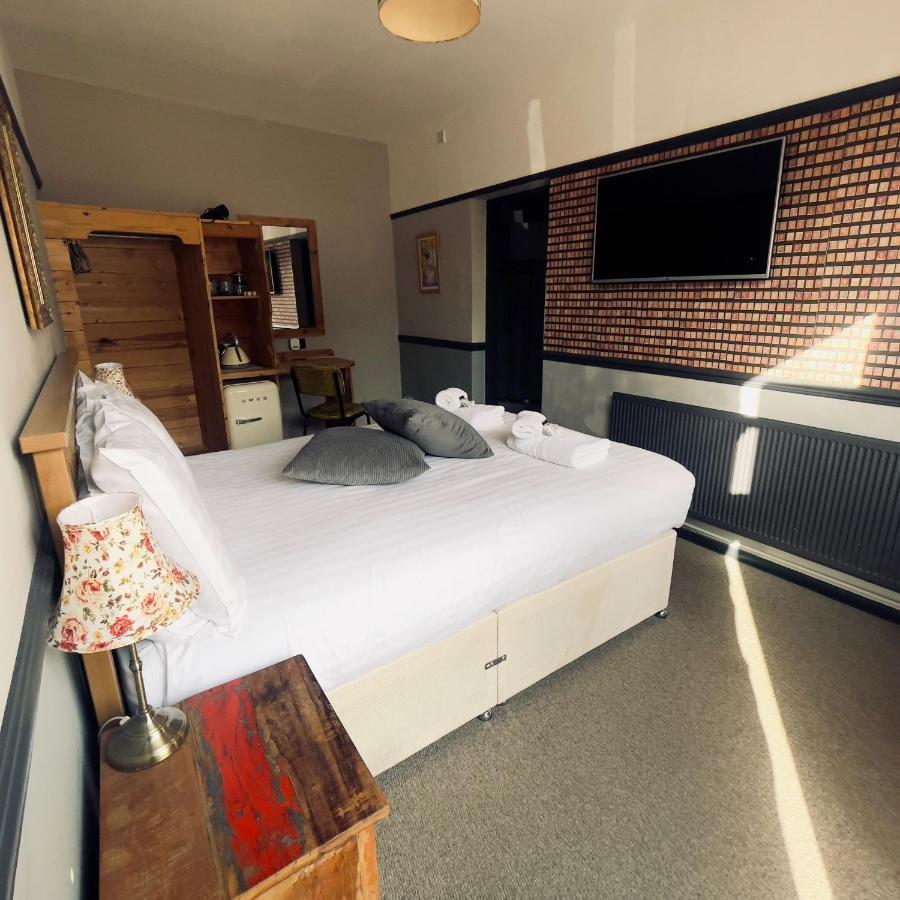 The Italian Greyhound Hotel Great Glen Екстериор снимка